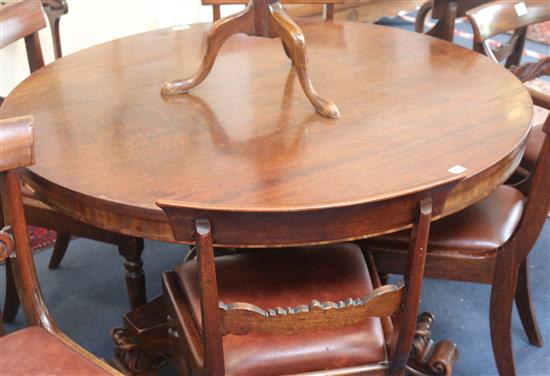 A WILLIAM IV mahogany circular breakfast table, W.128cm